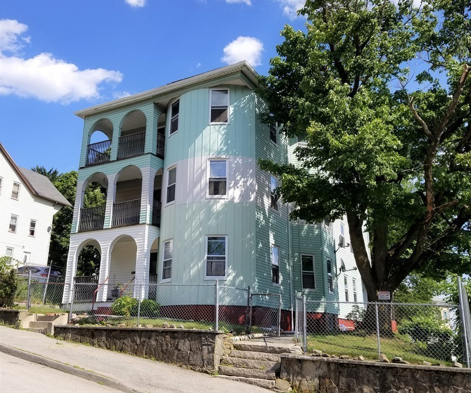 2 Louise Street Worcester, MA 01607 - Photo 3 of 19 Gallery Image 3