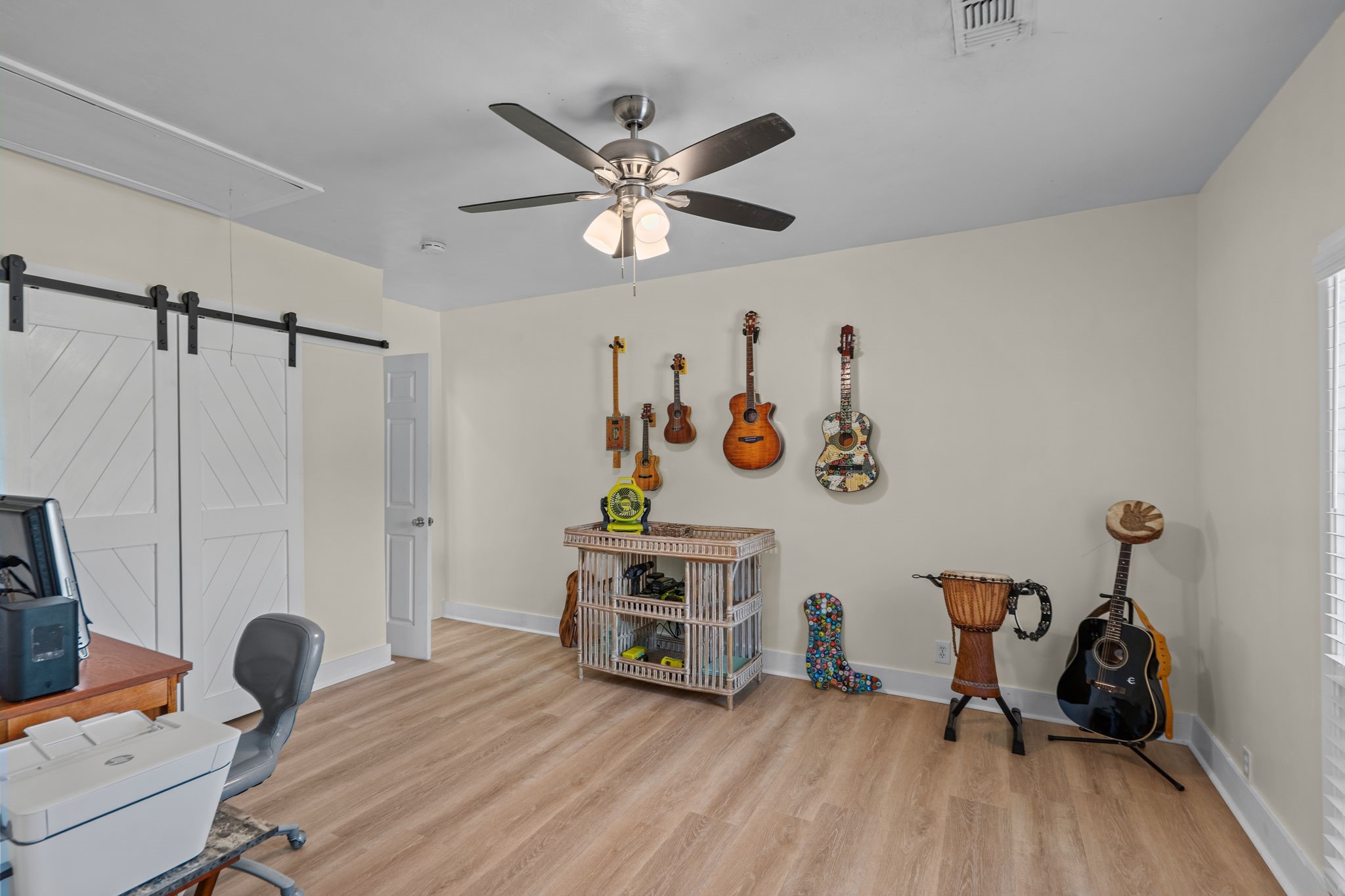 4630 Hudson Road Santa Fe, TX 77517 - Photo 11 of 44 a view of a room with furniture and wooden floor