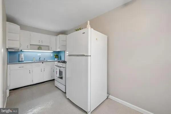 $2,075 | 221 Park Drive, Glenolden, PA 19036