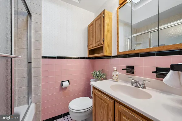 $2,075 | 221 Park Drive, Glenolden, PA 19036