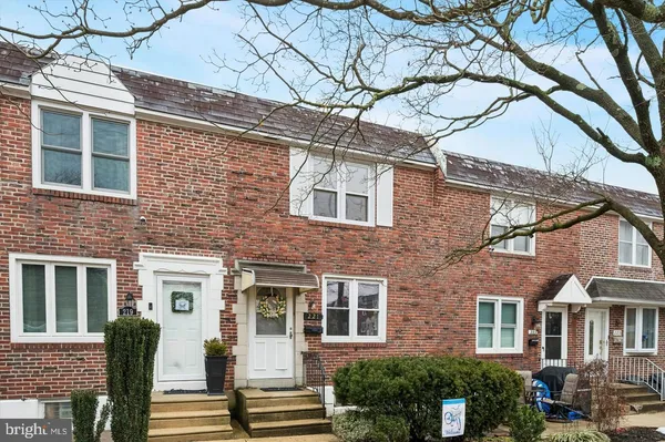 $2,075 | 221 Park Drive, Glenolden, PA 19036