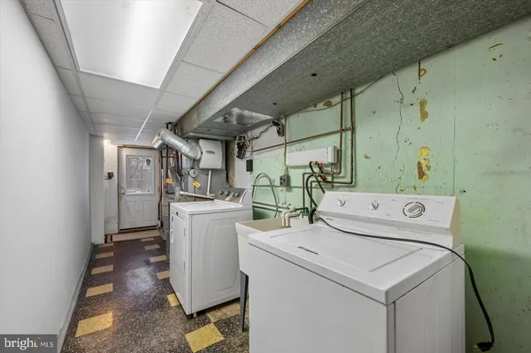 $2,075 | 221 Park Drive, Glenolden, PA 19036