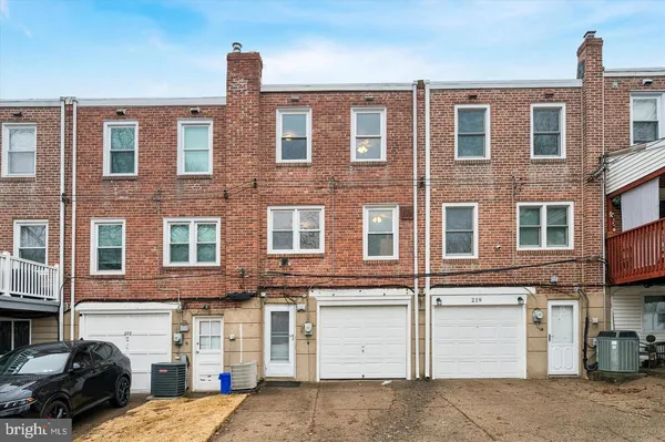 $2,075 | 221 Park Drive, Glenolden, PA 19036