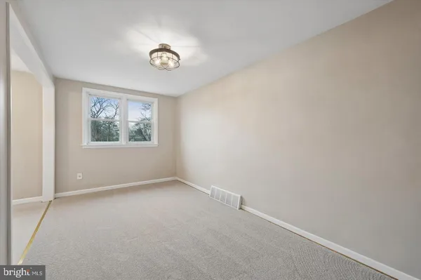 $2,075 | 221 Park Drive, Glenolden, PA 19036