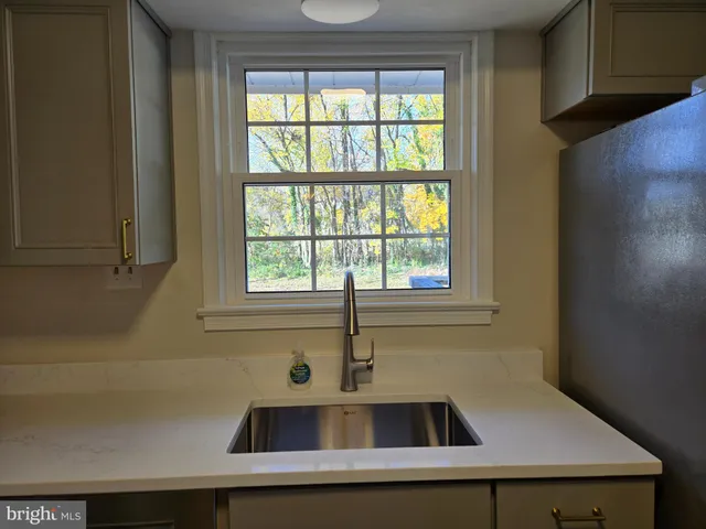 $2,900 | 341 South 26th Street, Unit A, Purcellville, VA 20132