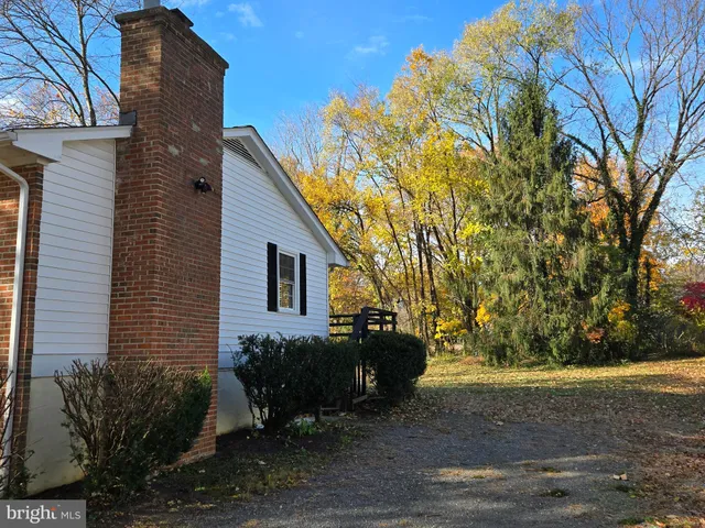 $2,900 | 341 South 26th Street, Unit A, Purcellville, VA 20132