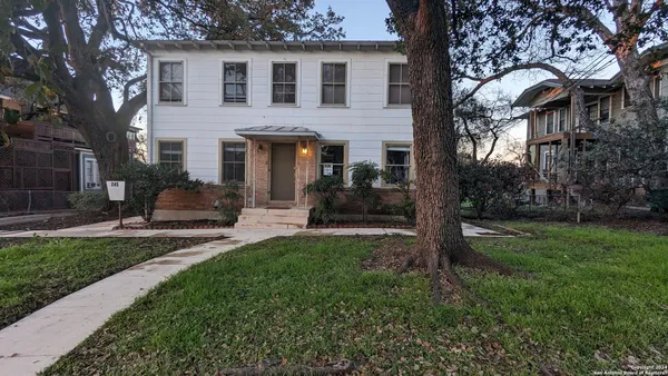 $975 | 245 Post, Unit 4, San Antonio, TX 78215