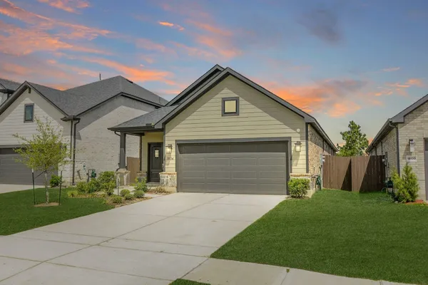 $2,350 | 18134 Sonresa Way, Tomball, TX 77377