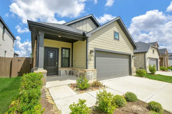 $2,350 | 18134 Sonresa Way, Tomball, TX 77377