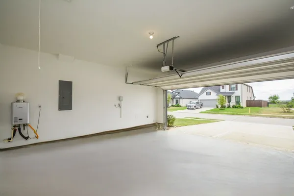 $2,350 | 18134 Sonresa Way, Tomball, TX 77377