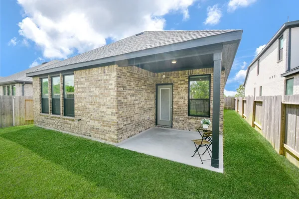 $2,350 | 18134 Sonresa Way, Tomball, TX 77377
