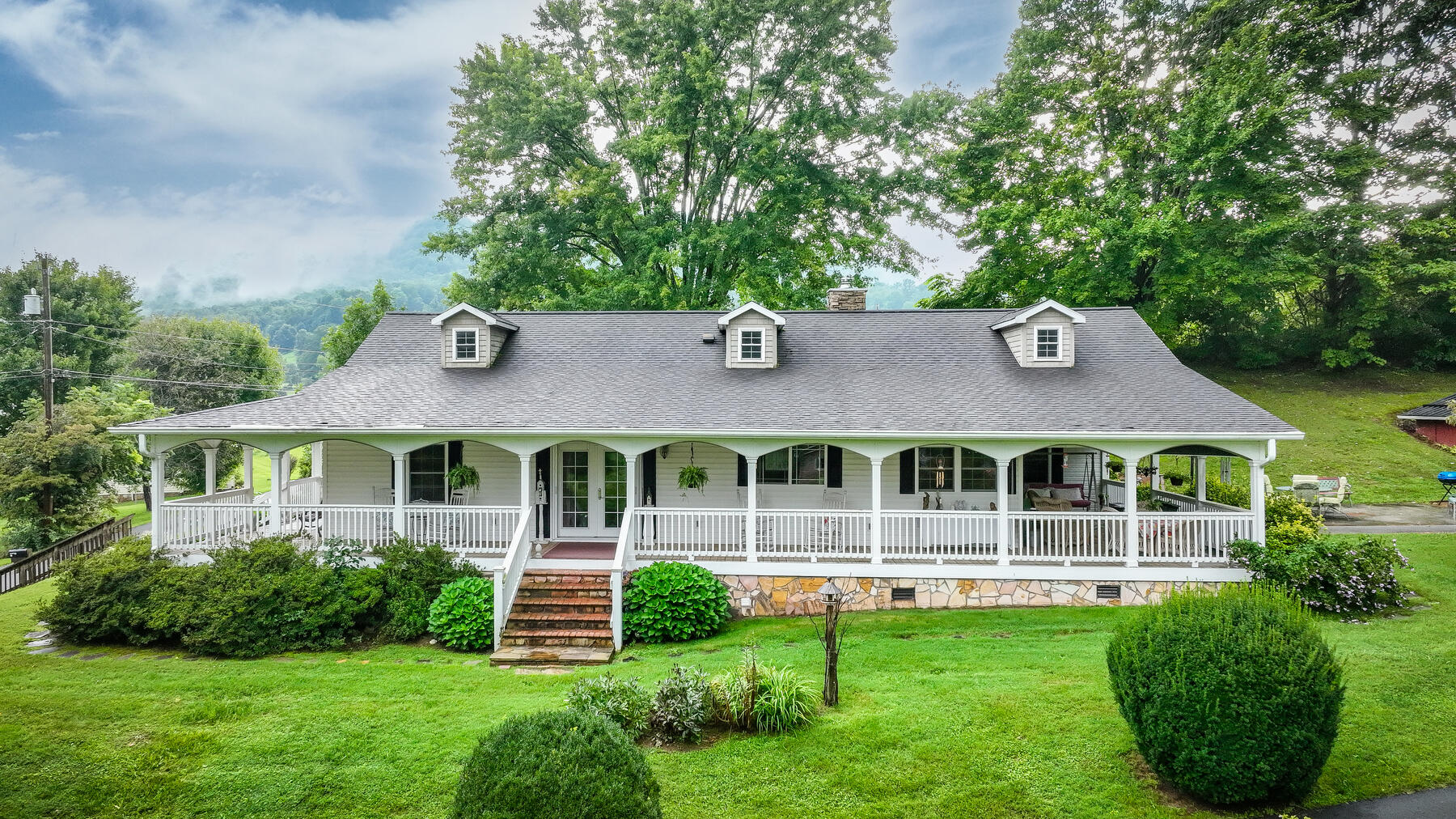 121 Old County Road Hampton, TN 37658 - Photo 1 of 59 001