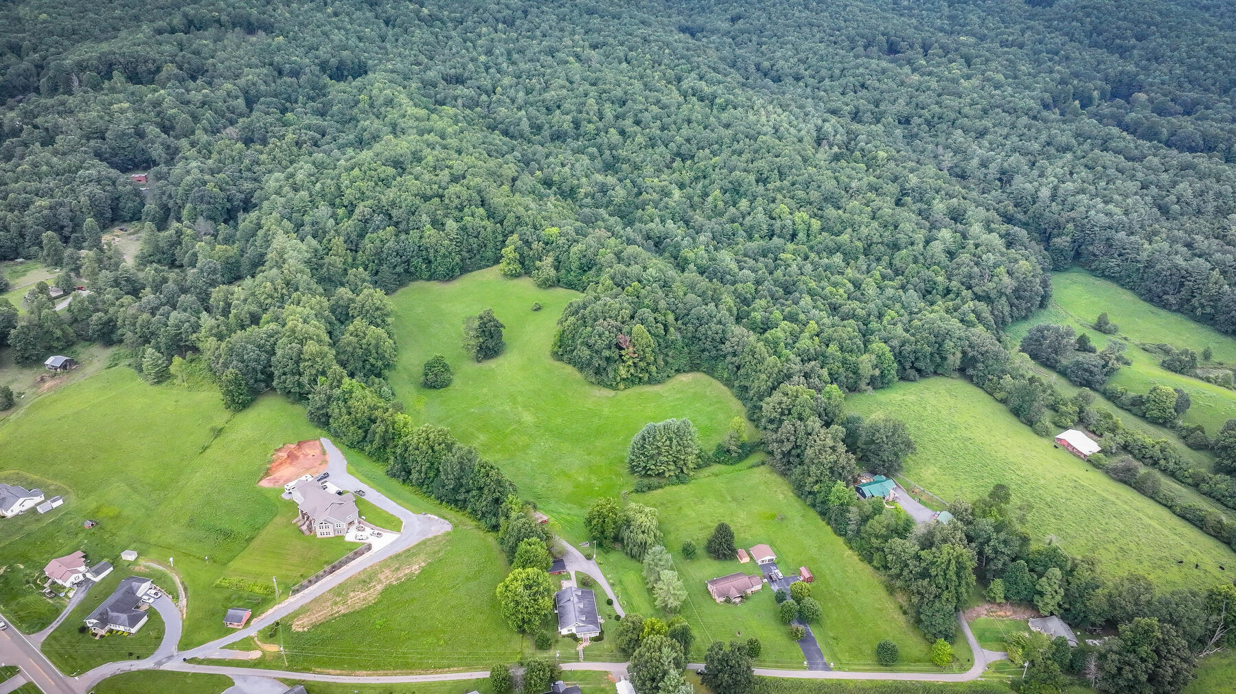 121 Old County Road Hampton, TN 37658 - Photo 4 of 59 005