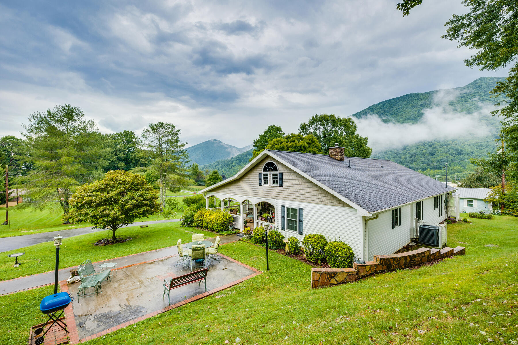 121 Old County Road Hampton, TN 37658 - Photo 43 of 59 136