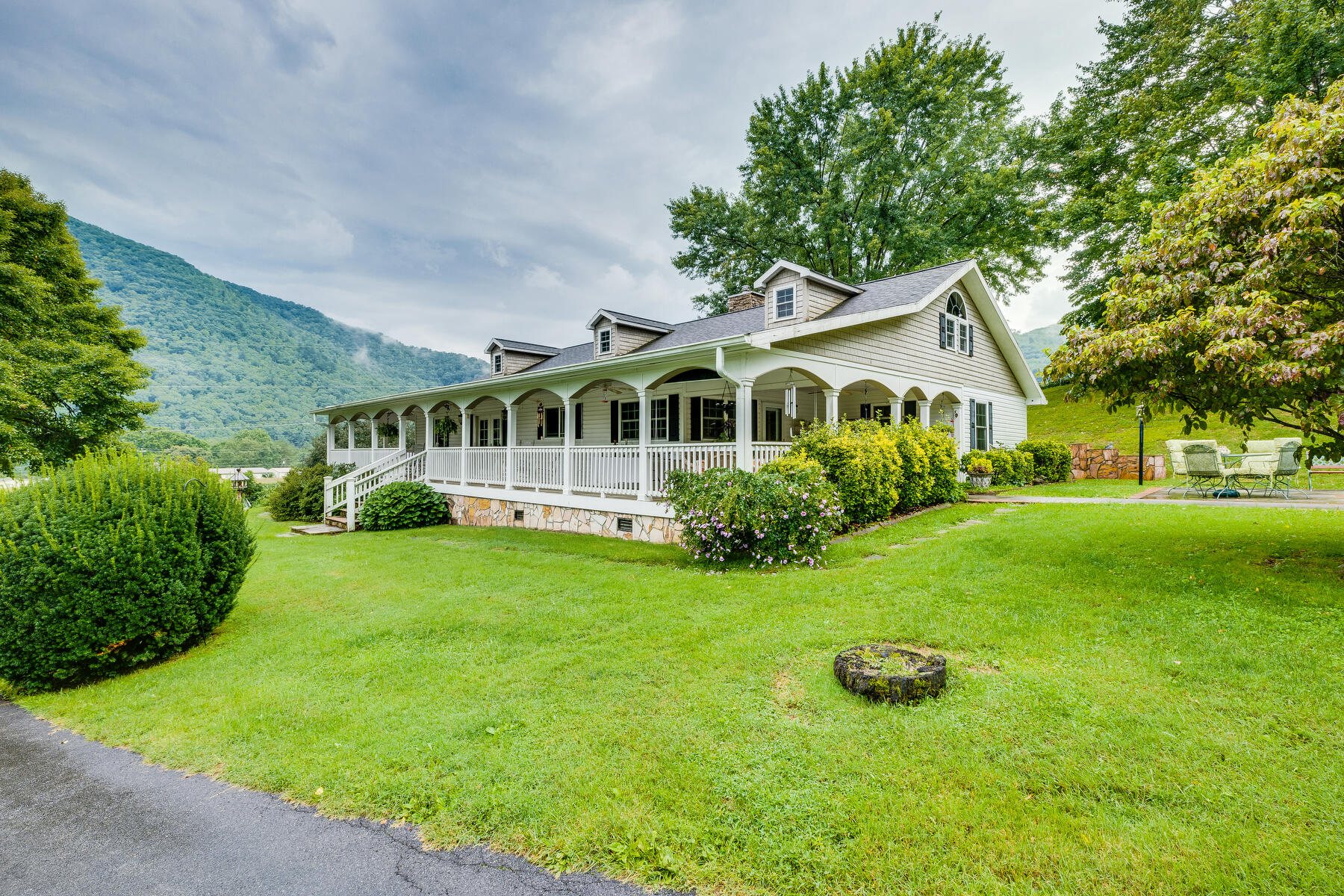 121 Old County Road Hampton, TN 37658 - Photo 9 of 59 101