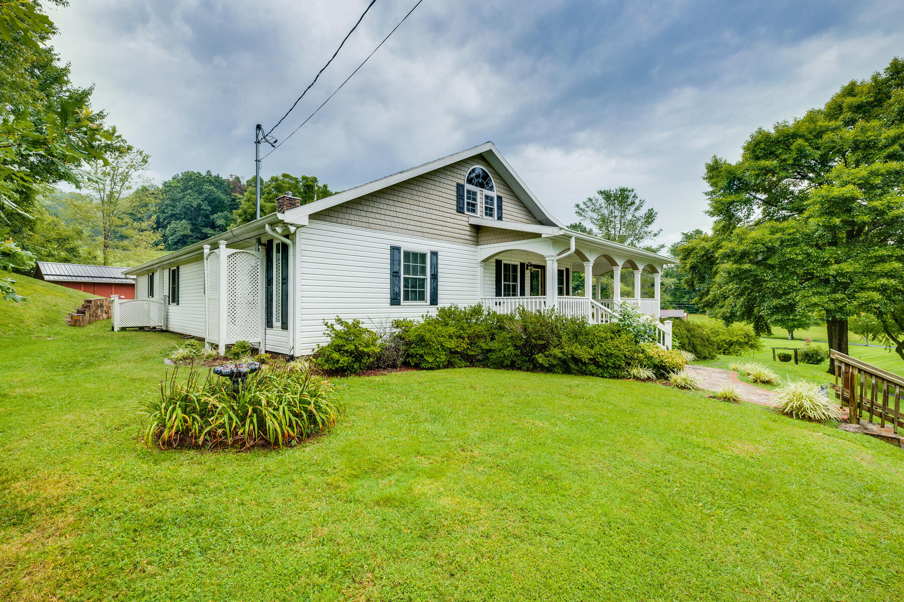 121 Old County Road Hampton, TN 37658 - Photo 10 of 59 102