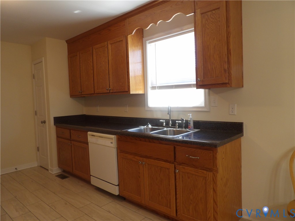 8521 Vaughan Road Petersburg, VA 23805 - Photo 12 of 25