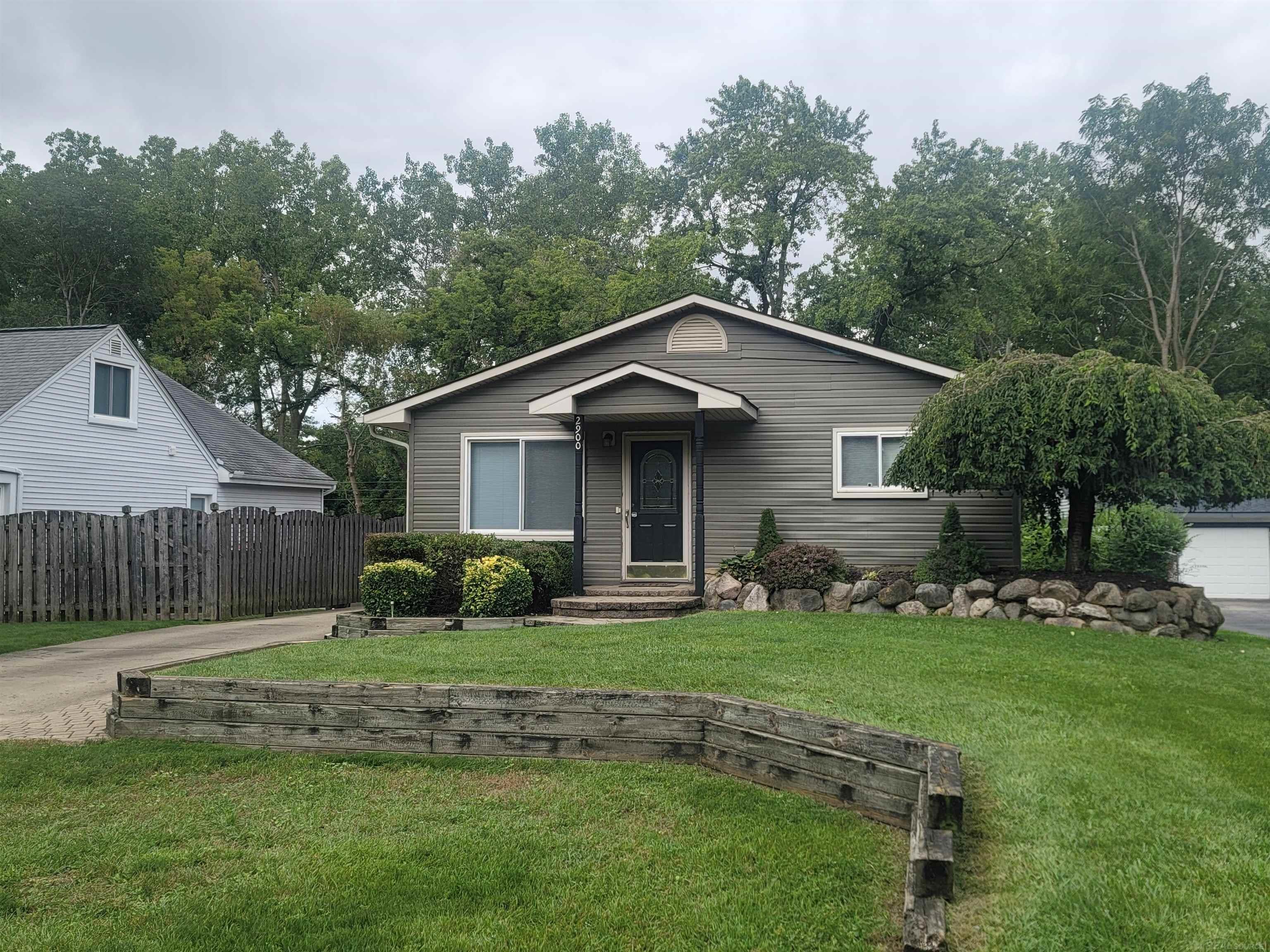 2900 Midvale Drive Rochester, MI 48309 - Photo 27 of 27 50121531-26.JPG