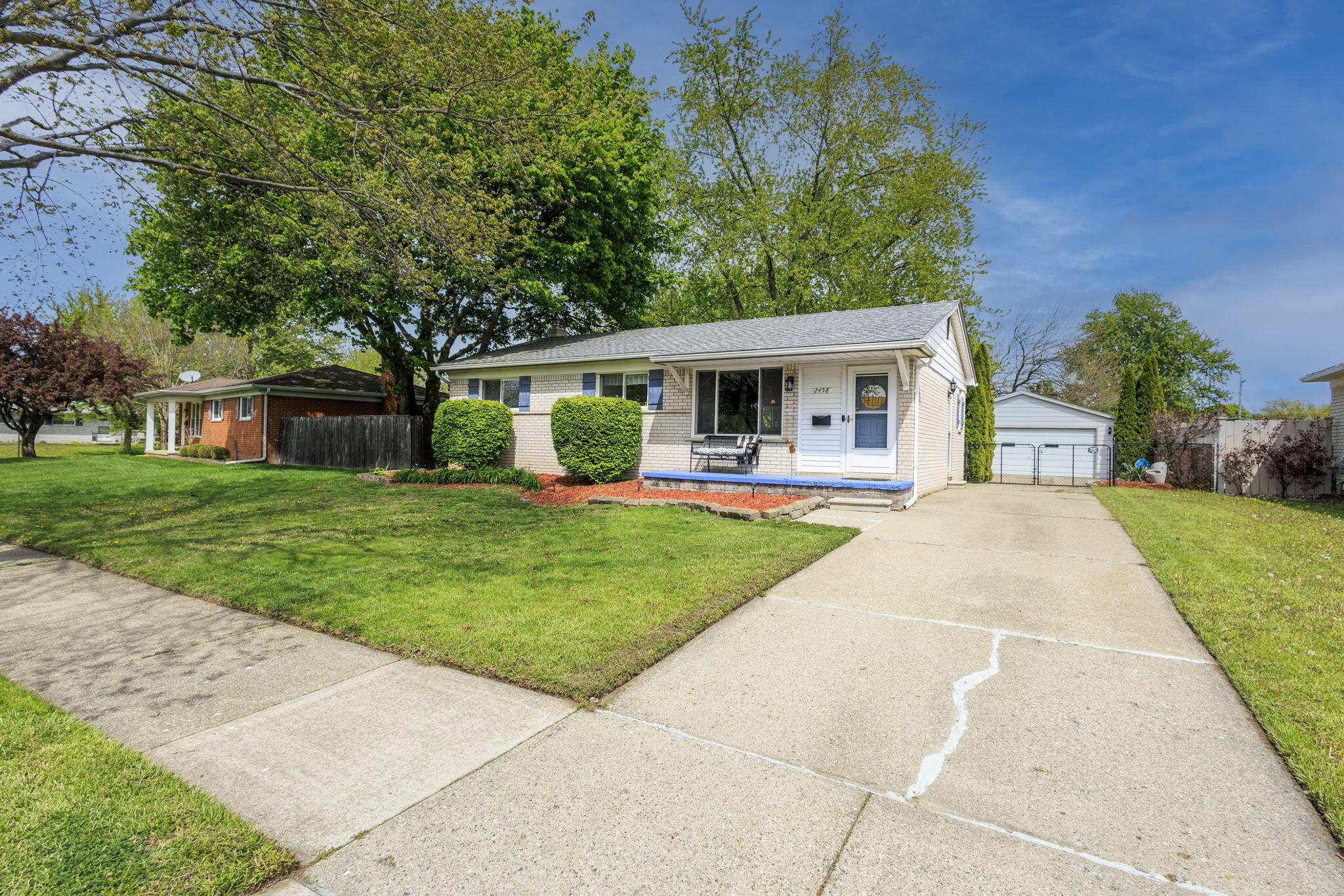 2458 Milverton Road Troy, MI 48083 - Photo 3 of 30 front