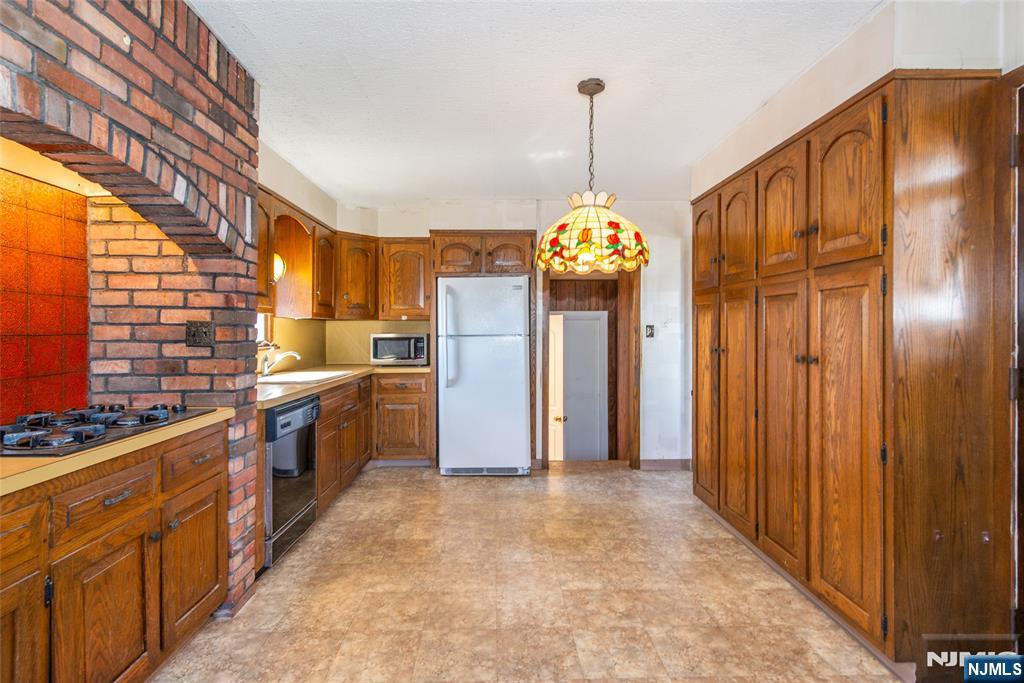 34 Bobbink Terrace East Rutherford, NJ 07073 - Photo 12 of 25