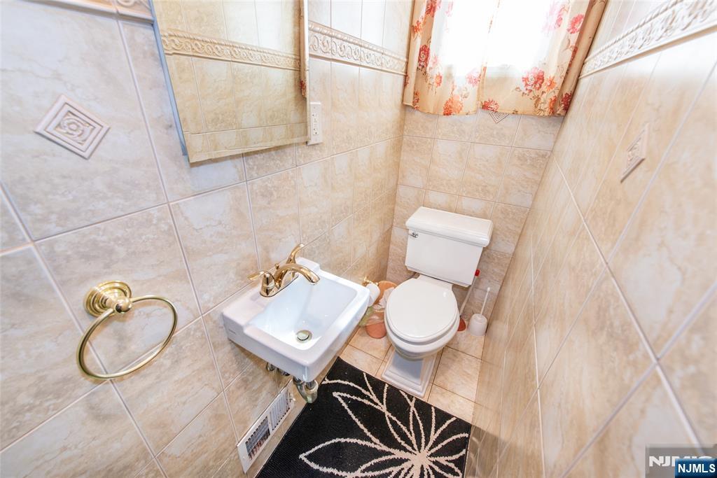 34 Bobbink Terrace East Rutherford, NJ 07073 - Photo 14 of 25