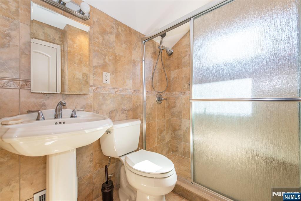 34 Bobbink Terrace East Rutherford, NJ 07073 - Photo 20 of 25