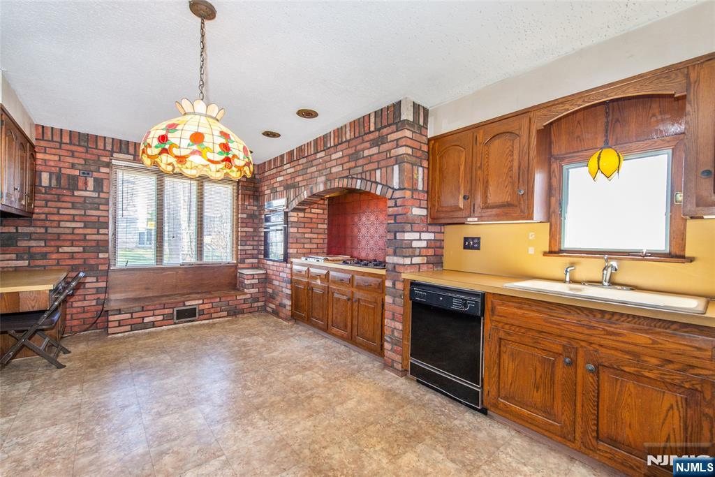 34 Bobbink Terrace East Rutherford, NJ 07073 - Photo 8 of 25