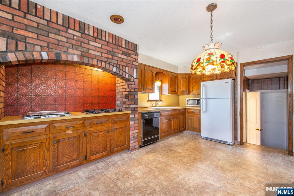 34 Bobbink Terrace East Rutherford, NJ 07073 - Photo 10 of 25