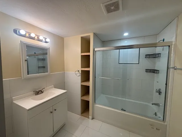 $3,600 | 50 Meadowbank Avenue, Unit 2, Boston, MA 02126