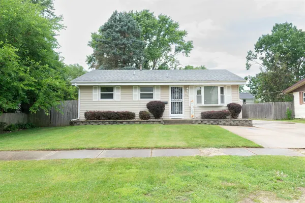 $205,000 | 1527 South Main Street, Belvidere, IL 61008