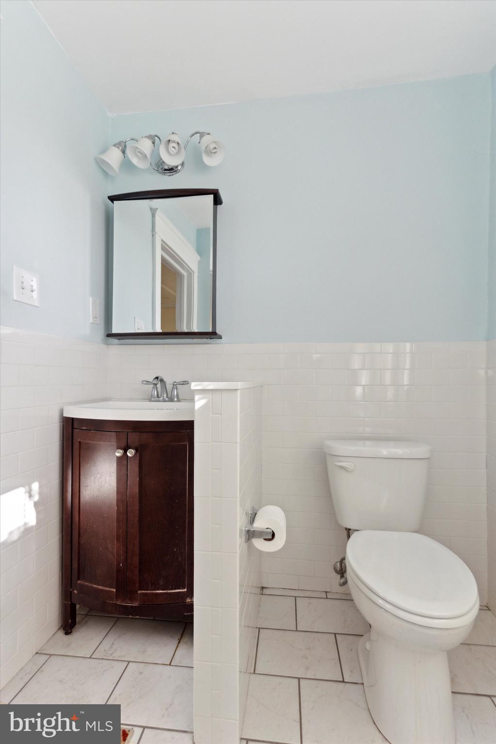 415 Broadview Road Upper Darby, PA 19082 - Photo 14 of 25 Master Bath