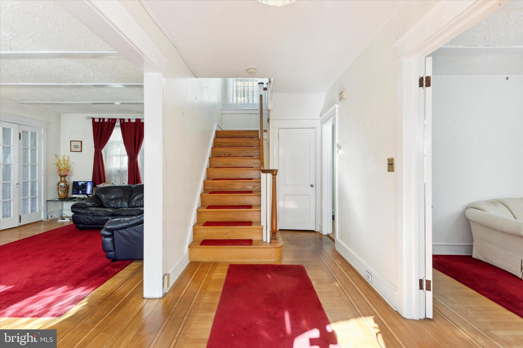 415 Broadview Road Upper Darby, PA 19082 - Photo 4 of 25 Center Hallway