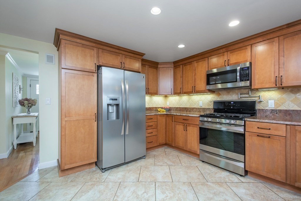 44 Fletcher Road Woburn, MA 01801 - Photo 6 of 32 Gallery Image 6