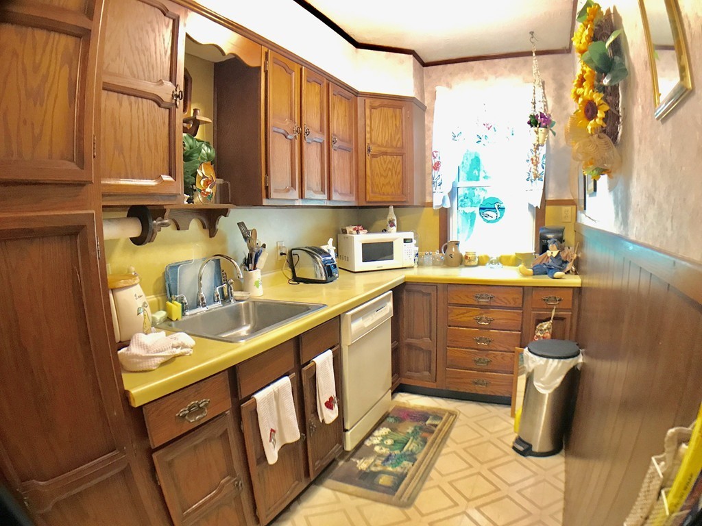 63 Crowningshield Road Worcester, MA 01604 - Photo 12 of 26 Gallery Image 12