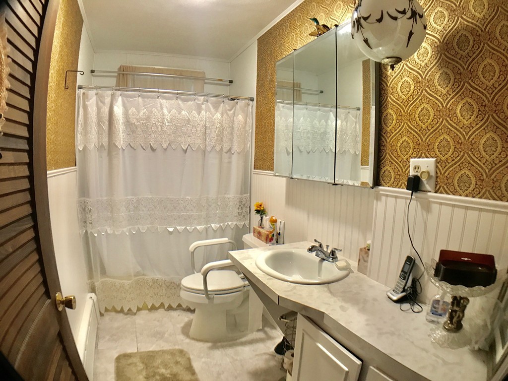 63 Crowningshield Road Worcester, MA 01604 - Photo 9 of 26 Gallery Image 9