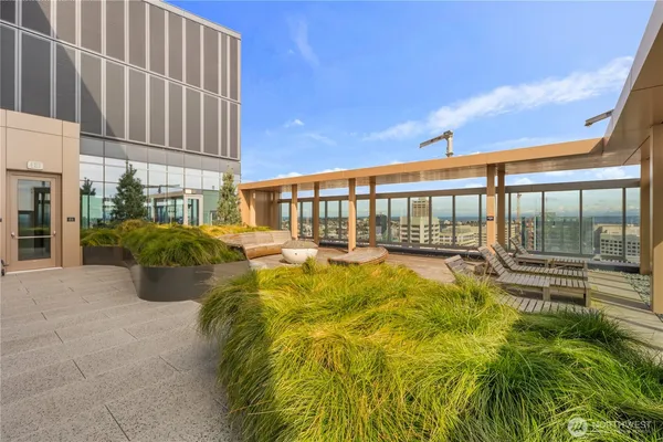 $425,000 | 800 Columbia Street, Unit 1003, Seattle, WA 98104