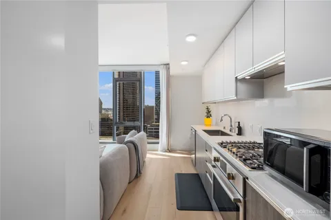 $425,000 | 800 Columbia Street, Unit 1003, Seattle, WA 98104