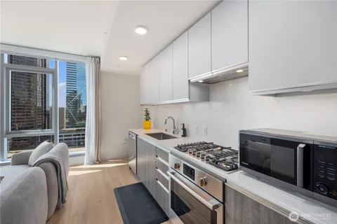 $425,000 | 800 Columbia Street, Unit 1003, Seattle, WA 98104