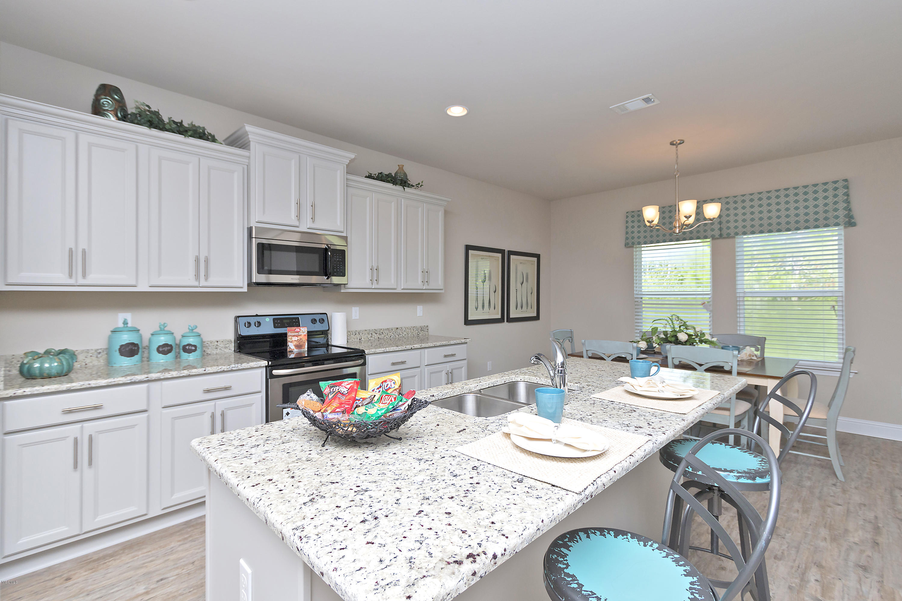 14412 North Swan Road Gulfport, MS 39503 - Photo 3 of 20 7%20Kitchen2
