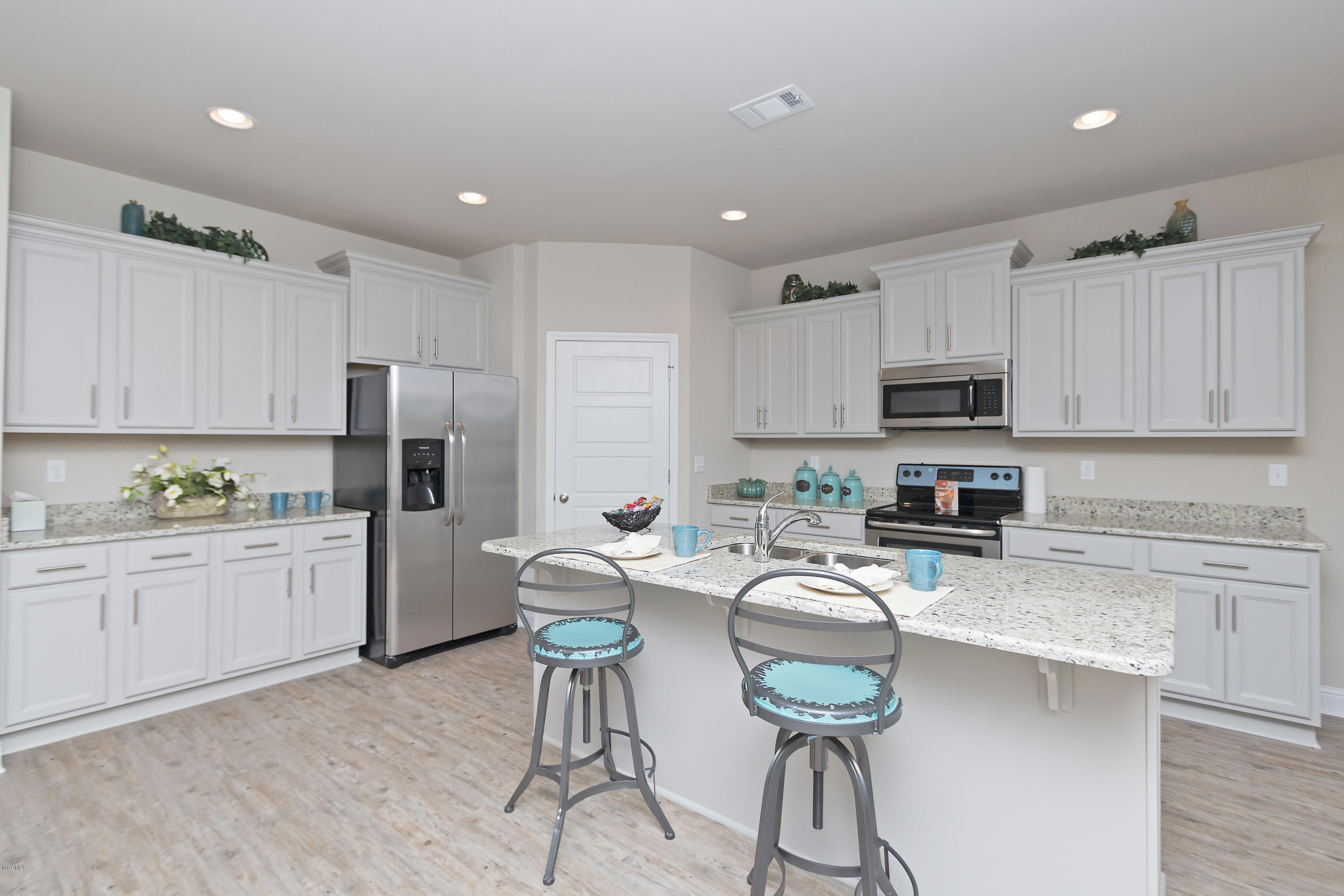 14412 North Swan Road Gulfport, MS 39503 - Photo 4 of 20 8%20Kitchen1