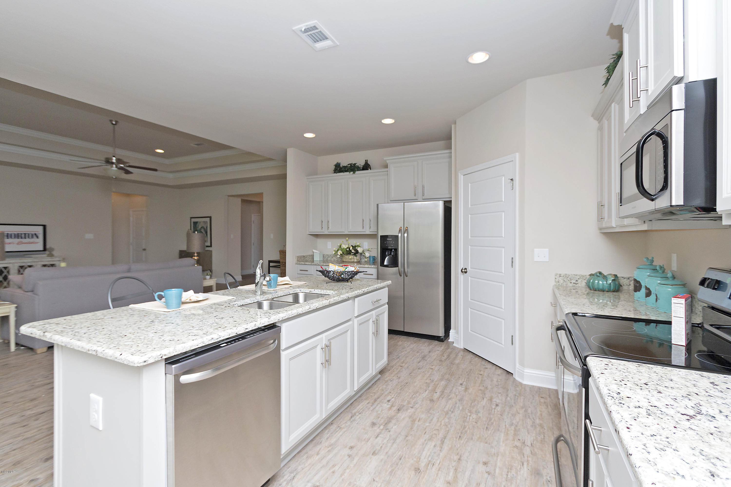 14412 North Swan Road Gulfport, MS 39503 - Photo 5 of 20 9%20Kitchen3