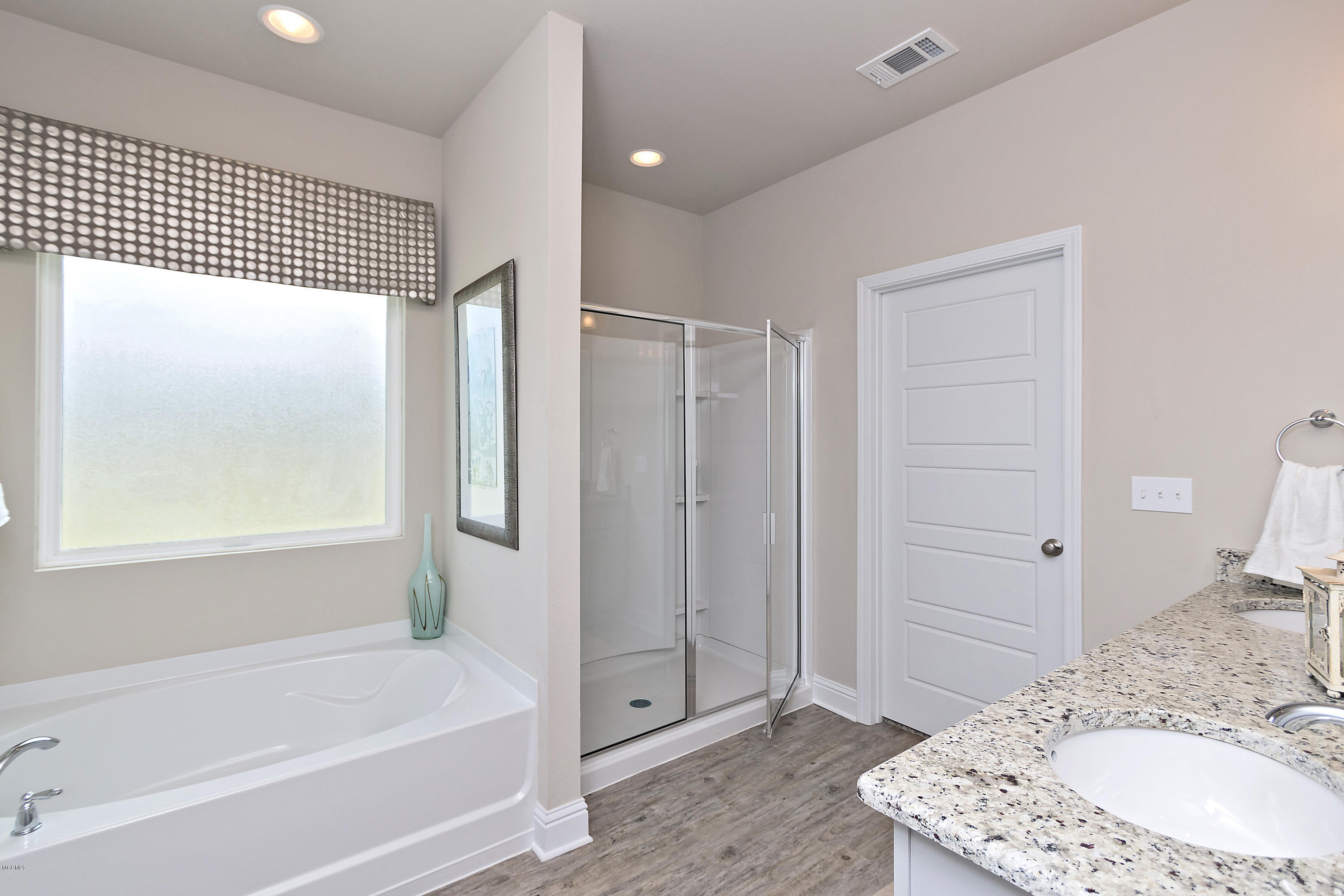 14412 North Swan Road Gulfport, MS 39503 - Photo 10 of 20 14%20Mstr%20Bth1