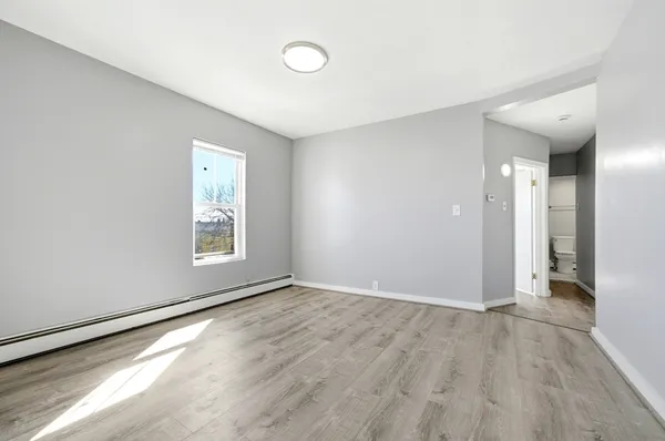 $2,100 | 29-31 Auburn Street, Unit 2R, Everett, MA 02149