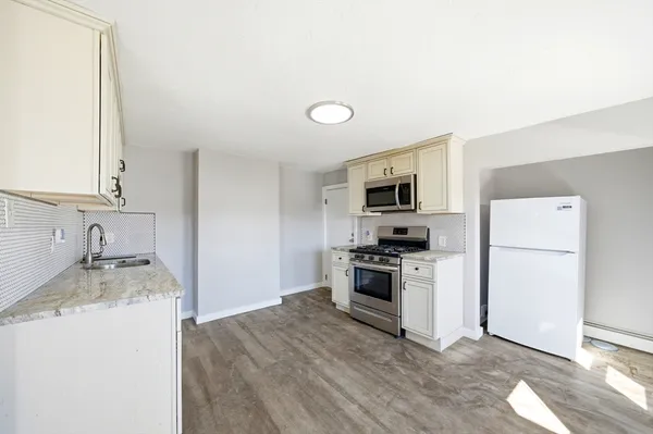$2,100 | 29-31 Auburn Street, Unit 2R, Everett, MA 02149