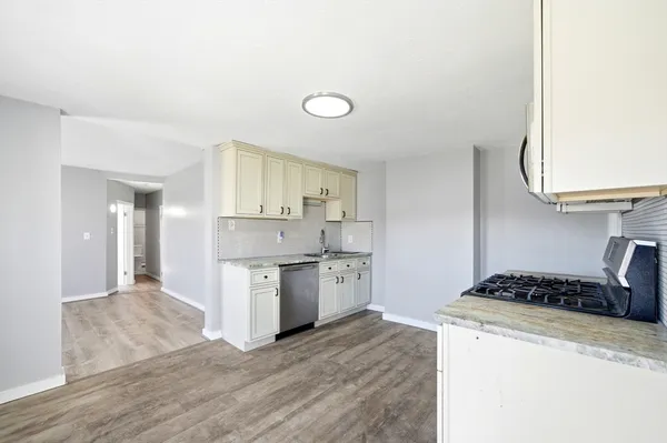$2,100 | 29-31 Auburn Street, Unit 2R, Everett, MA 02149