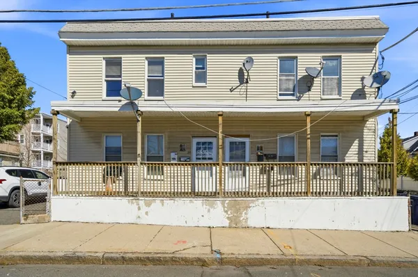 $2,100 | 29-31 Auburn Street, Unit 2R, Everett, MA 02149