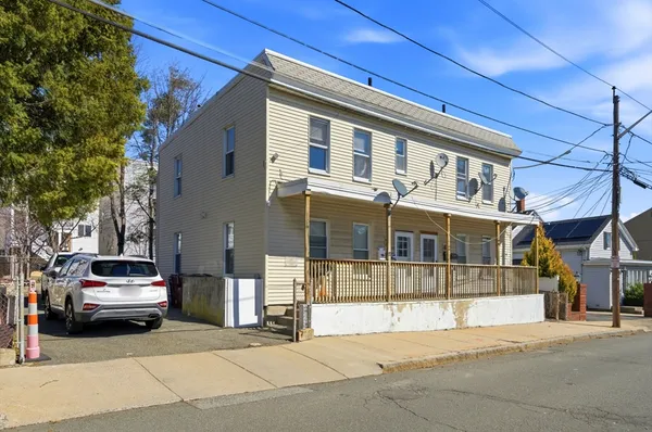 $2,100 | 29-31 Auburn Street, Unit 2R, Everett, MA 02149