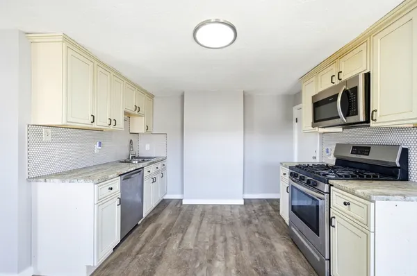 $2,100 | 29-31 Auburn Street, Unit 2R, Everett, MA 02149
