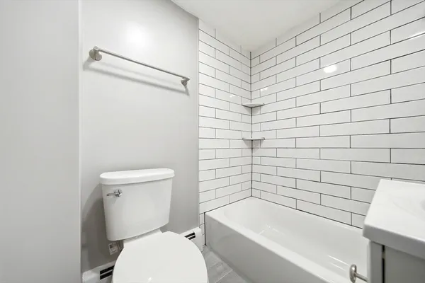 $2,100 | 29-31 Auburn Street, Unit 2R, Everett, MA 02149