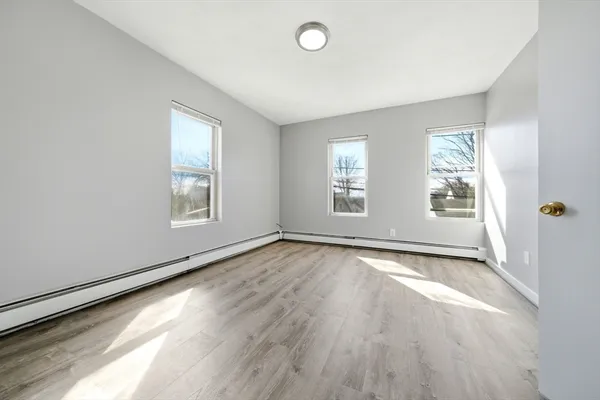 $2,100 | 29-31 Auburn Street, Unit 2R, Everett, MA 02149